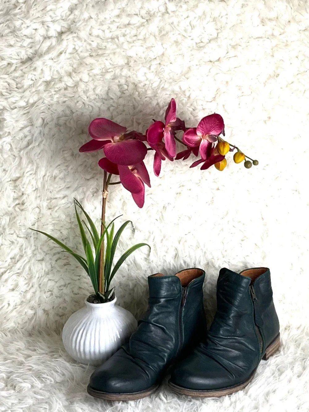 MIZ MOOZ RUCHED LEATHER ANKLE BOOTS~SIZE 7.5!